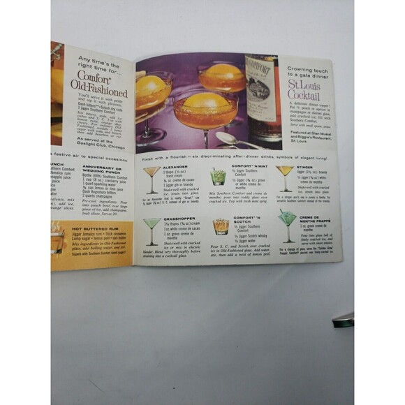 Southern Comfort Make 44 Favorite Party Drinks Booklet Magazine Insert 1960s VTG - Picture 8 of 9